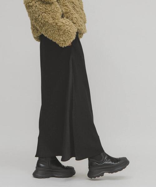 KBF（ケイビーエフ）の「クラッシュサテンナロースカート（スカート・レディース・ベージュ/チャコールグレー/ブラック・ONE）」の9枚目の写真