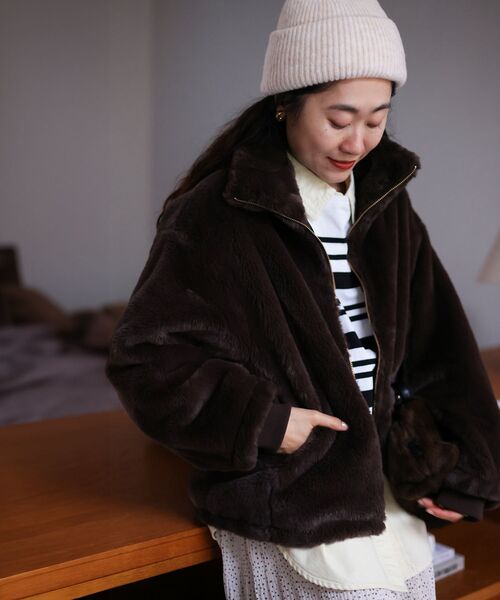le.coeur blanc(ルクールブラン)の「フェイクファーブルゾン(ブルゾン・レディース・ブラウン/グレー/グレイッシュベージュ・38)」の7枚目の写真