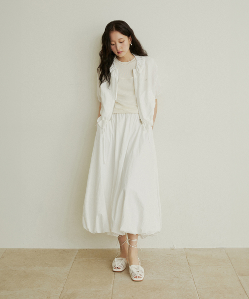 ADAUL(アダウル)の「Shirring half windbreaker - white(ナイロンジャケット・レディース・ホワイト・FREE)」の2枚目の写真