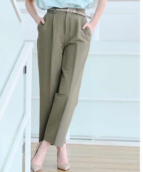 AOYAMA(アオヤマ)の「ストレートパンツ《WEB限定》(その他パンツ・レディース・ベージュ/カーキ・M/L)」の2枚目の写真