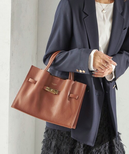 VIOLAd'ORO(ヴィオラドーロ)の「VIOLAd’ORO:金具付き トート(ショルダーバッグ・レディース・キャメル/ブラック・ONE SIZE)」の2枚目の写真