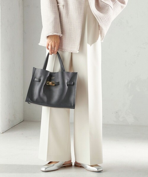 VIOLAd'ORO(ヴィオラドーロ)の「VIOLAd’ORO:金具付き トート(ショルダーバッグ・レディース・キャメル/ブラック・ONE SIZE)」の5枚目の写真