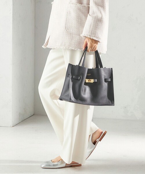 VIOLAd'ORO(ヴィオラドーロ)の「VIOLAd’ORO:金具付き トート(ショルダーバッグ・レディース・キャメル/ブラック・ONE SIZE)」の6枚目の写真