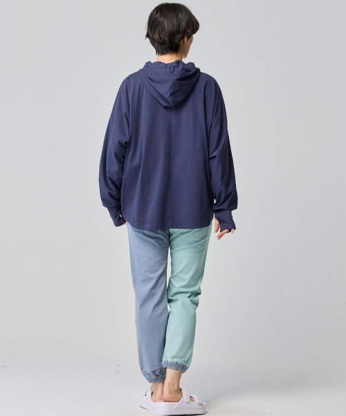 KRIFF MAYER Lady's Collection（クリフメイヤーレディースコレクション）の「【日焼け対策･接触冷感】冷涼UVカットドルマンパーカー（パーカー・レディース・カラフル/レッド/ネイビー/ナチュラル/ブラック・LARGE/MEDIUM）」の18枚目の写真