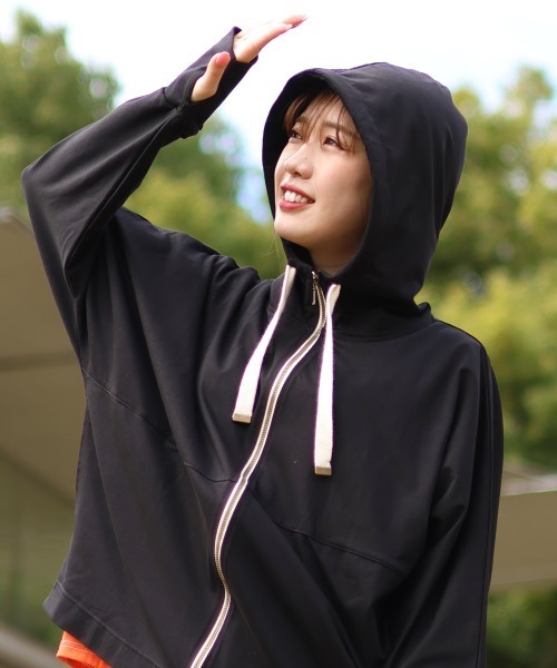 KRIFF MAYER Lady's Collection（クリフメイヤーレディースコレクション）の「【日焼け対策･接触冷感】冷涼UVカットドルマンパーカー（パーカー・レディース・カラフル/レッド/ネイビー/ナチュラル/ブラック・LARGE/MEDIUM）」の22枚目の写真