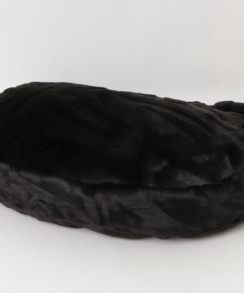 NIKE(ナイキ)の「NIKE NSW FX FUR SLOUCHY BAG(ショルダーバッグ・メンズ・ブラック・ONE SIZE)」の3枚目の写真