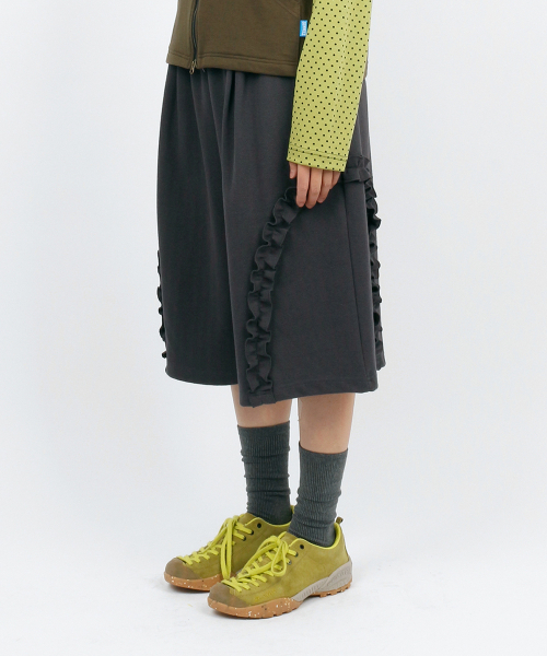 SUNNECT(ソネクト)の「Herringbone Frill Short - Charcoal(その他パンツ・レディース・その他・OS)」の3枚目の写真