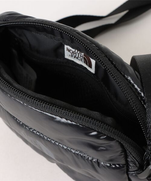 THE NORTH FACE(ザノースフェイス)の「【THE NORTH FACE】CHUBBY CROSS BAG MININN2PQ66J(ショルダーバッグ・メンズ・ブラック・FREE)」の4枚目の写真