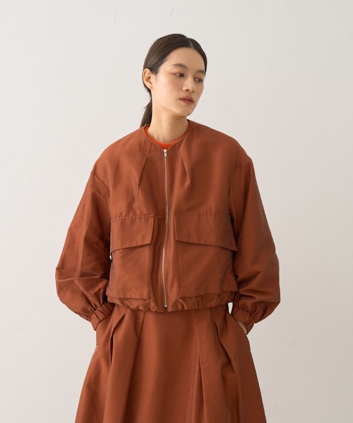 DESIGNWORKS（デザインワークス）の「ノーカラービッグポケットツイルショートブルゾン（ブルゾン・レディース・ブラック・38）」の4枚目の写真