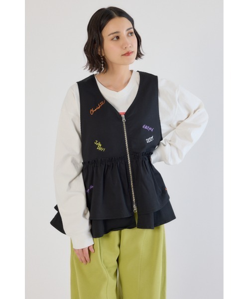 RODEO CROWNS WIDE BOWL（ロデオクラウンズワイドボウル）の「embroideryフロントジップベスト（ベスト・レディース・ホワイト/ブラック/ブルー・FREE）」の3枚目の写真