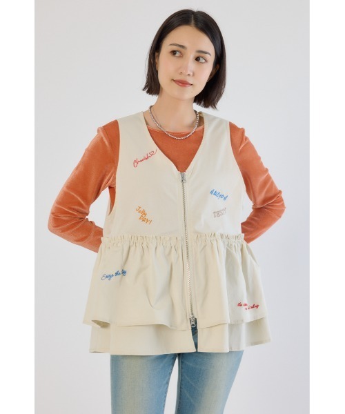 RODEO CROWNS WIDE BOWL（ロデオクラウンズワイドボウル）の「embroideryフロントジップベスト（ベスト・レディース・ホワイト/ブラック/ブルー・FREE）」の5枚目の写真