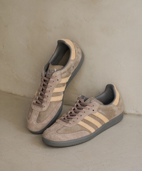 adidas Originals（アディダスオリジナルス）の「【別注】＜adidas Originals＞SAMBA OG スニーカー（スニーカー・レディース・モカ・22.5cm/23cm/23.5cm/24cm/24.5cm/25cm）」の4枚目の写真