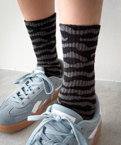 WEGO（ウィゴー）の「WEGO/ゼブラ柄リブソックス（ソックス/靴下・レディース・ピンク/ダークグレー・23-25cm）」の2枚目の写真
