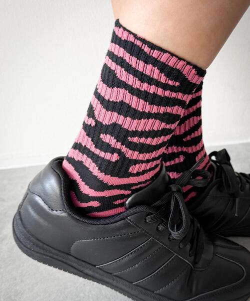 WEGO（ウィゴー）の「WEGO/ゼブラ柄リブソックス（ソックス/靴下・レディース・ピンク/ダークグレー・23-25cm）」の5枚目の写真