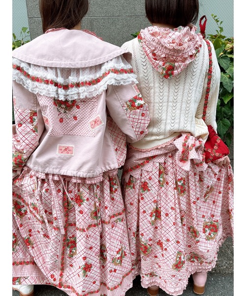 花柄刺繍付き赤ジャケット　ピンクハウス PINK HOUSE（ピンクハウス）の「苺リースプリント使いジャケット