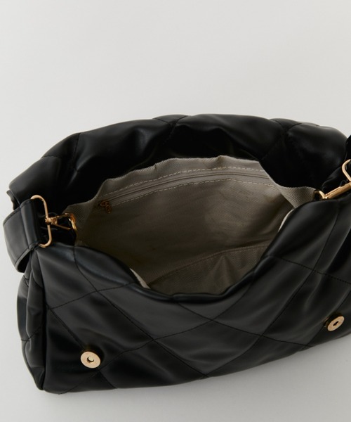 VION（ヴィオン）の「Quilted Padding Shoulder Bag / キルティングパディングショルダーバッグ（ショルダーバッグ・レディース・ブラック・FREE）」の5枚目の写真