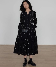 ＆soiree（アンドソワレ）の「Vネックボタン付き花柄フレアワンピース（ワンピース）」