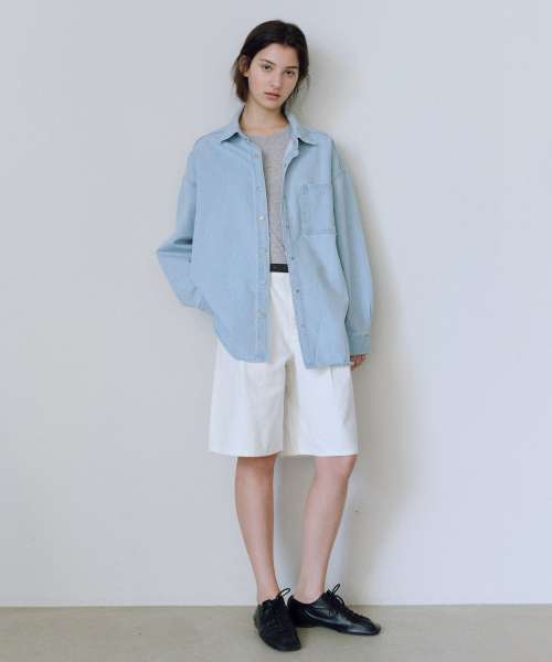 URAGO(ユラーゴ)の「Snap washed denim shirt(シャツ/ブラウス・レディース・スカイブルー・FREE)」の5枚目の写真