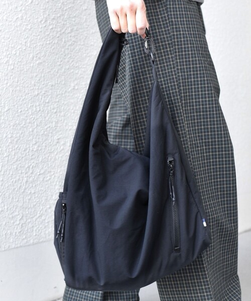 SHIPS any(シップス エニィ)の「SHIPS any: コットン/ナイロン 2WAY ポケット ショルダー バッグ◇(ショルダーバッグ・メンズ・ブルー/ブラック・ONE SIZE)」の22枚目の写真