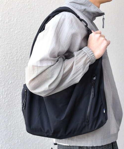 SHIPS any(シップス エニィ)の「SHIPS any: コットン/ナイロン 2WAY ポケット ショルダー バッグ◇(ショルダーバッグ・メンズ・ブルー/ブラック・ONE SIZE)」の21枚目の写真
