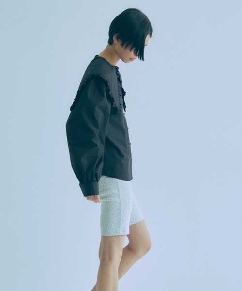 EN NEUME(エンノイム)の「Big Collar Frill Blouse(シャツ/ブラウス・レディース・ホワイト/ブラック/ブラック系その他・FREE)」の19枚目の写真