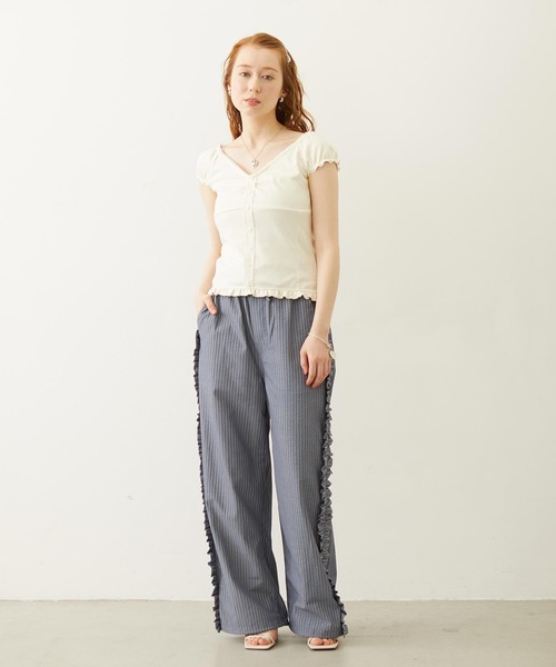 MILKFED.(ミルクフェド)の「FRILL CAP SLEEVE TOP(Tシャツ/カットソー・レディース・オフホワイト/ブラック/レッド・ONE SIZE)」の5枚目の写真