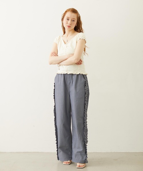 MILKFED.(ミルクフェド)の「FRILL CAP SLEEVE TOP(Tシャツ/カットソー・レディース・オフホワイト/ブラック/レッド・ONE SIZE)」の7枚目の写真