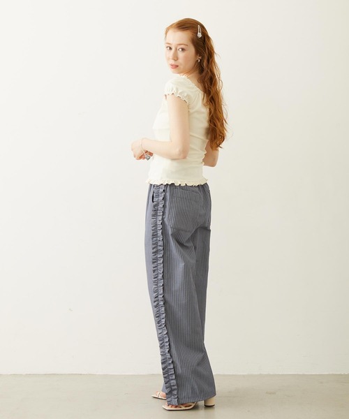 MILKFED.(ミルクフェド)の「FRILL CAP SLEEVE TOP(Tシャツ/カットソー・レディース・オフホワイト/ブラック/レッド・ONE SIZE)」の8枚目の写真