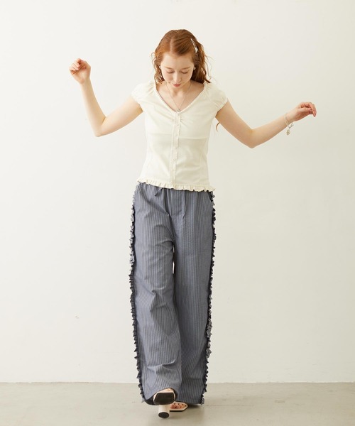 MILKFED.(ミルクフェド)の「FRILL CAP SLEEVE TOP(Tシャツ/カットソー・レディース・オフホワイト/ブラック/レッド・ONE SIZE)」の9枚目の写真
