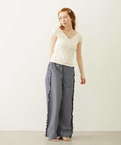 MILKFED.(ミルクフェド)の「FRILL CAP SLEEVE TOP(Tシャツ/カットソー・レディース・オフホワイト/ブラック/レッド・ONE SIZE)」の11枚目の写真