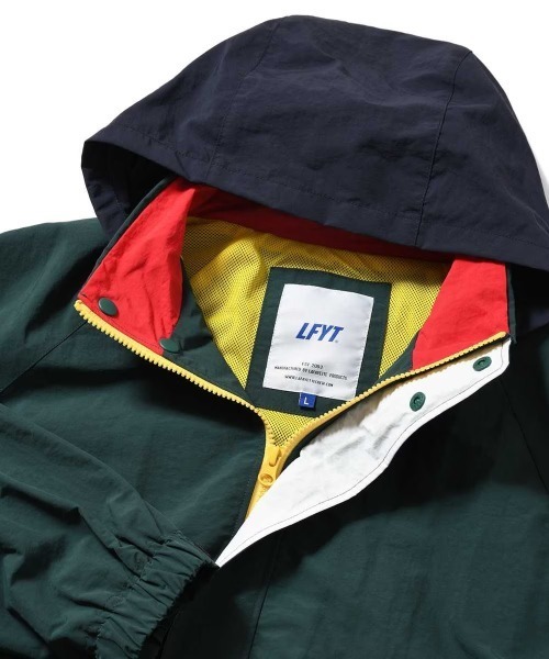 LFYT（エルエフワイティー）の「LFYT ラファイエット - COLORBLOCK WINDBREAKER ウィンドブレーカー LS261001（ナイロンジャケット・メンズ・ネイビー/グリーン・XX-LARGE/X-LARGE/LARGE/MEDIUM）」の13枚目の写真