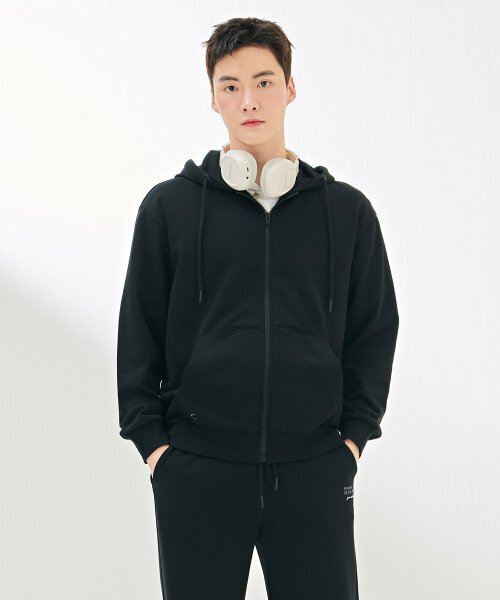 CHASECULT(チェイスカルト)の「共用エッセンシャルフードジップアップジャケット-DAZU4301B03(パーカー・メンズ・ブラック・100/105/110/90/95)」の1枚目の写真