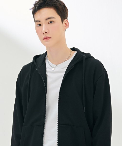 CHASECULT(チェイスカルト)の「共用エッセンシャルフードジップアップジャケット-DAZU4301B03(パーカー・メンズ・ブラック・100/105/110/90/95)」の2枚目の写真