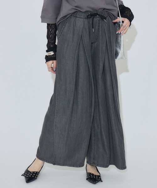 Paradise Picnic（パラダイスピクニック）の「33℃ タックテンセルワイドパンツ（デニムパンツ・レディース・ブルー/ブラック・FREE）」の2枚目の写真