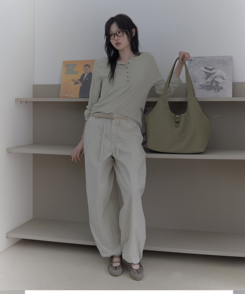 HAVEAWHALE(ハブアホエール)の「piggy buckle bag (KH)(ショルダーバッグ・レディース・その他・FREE)」の3枚目の写真