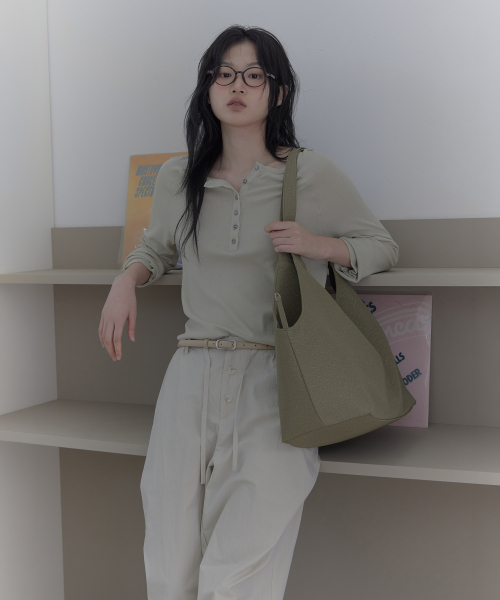 HAVEAWHALE(ハブアホエール)の「piggy buckle bag (KH)(ショルダーバッグ・レディース・その他・FREE)」の6枚目の写真