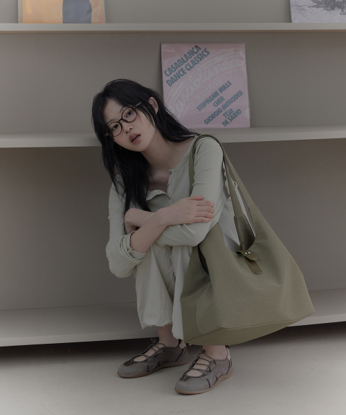 HAVEAWHALE(ハブアホエール)の「piggy buckle bag (KH)(ショルダーバッグ・レディース・その他・FREE)」の8枚目の写真