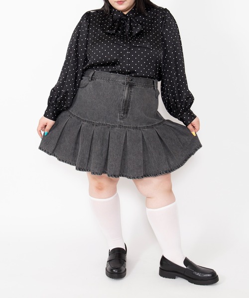 PUNYUS(プニュズ)の「プリーツヘムデニムミニスカート(デニムスカート・レディース・ブラック/ライトブルー・3/2/1/5/4)」の7枚目の写真