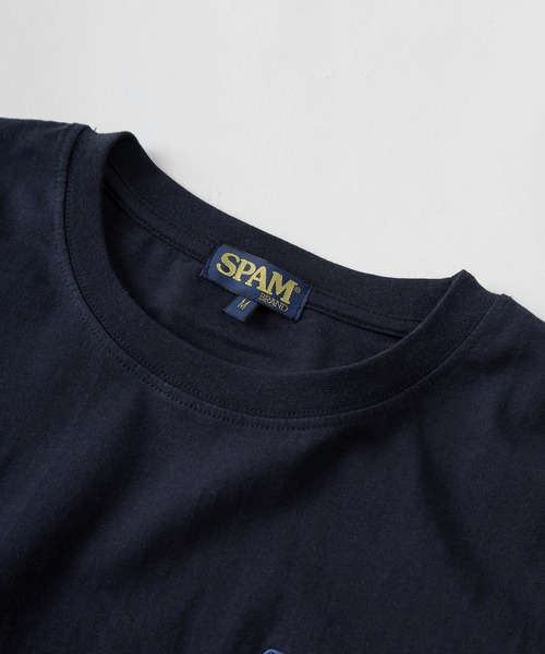 SlashDate（スラッシュデイト）の「【80】SPAM ワンポイント刺繍 バックプリント クルーネックTシャツ/ユニセックス/レディース/メンズ（Tシャツ/カットソー・メンズ・ブルー系その他/グレー系その他/ブラック/ネイビー/ホワイト系その他/ホワイト/グレー/ブラック系その他・L/M）」の18枚目の写真