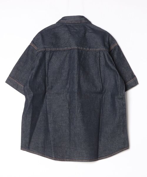 Vivienne Westwood MAN（ヴィヴィアンウエストウッドマン）の「DENIM SHORT SLEEVE RELAX SHIRT（シャツ/ブラウス・メンズ・ネイビー・FREE）」の2枚目の写真