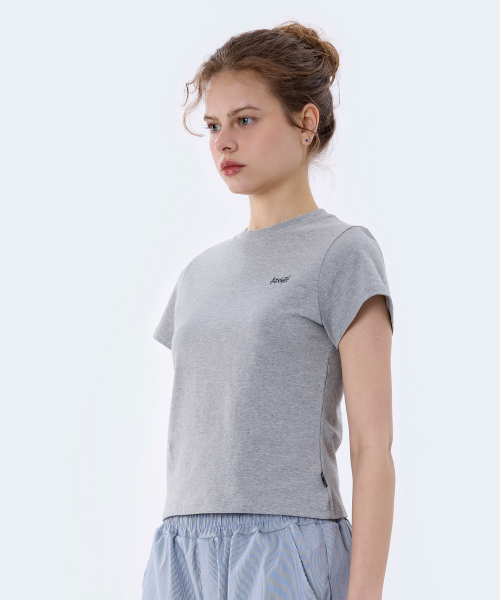 YOSEMITE(ヨセミティ)の「スモール Logo スリムフィット半袖Tシャツ グレー YT-3Y17(Tシャツ/カットソー・レディース・グレー・SMALL/MEDIUM)」の2枚目の写真