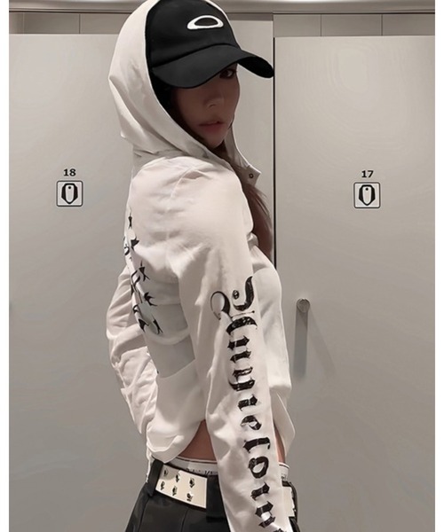 CHEER（チアー）の「パンクスタイル スリーブプリント フーディーカットソー（Tシャツ/カットソー・レディース・ブラック/ホワイト・FREE）」の3枚目の写真