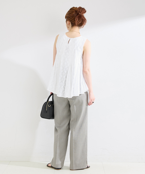 B.C STOCK（ベーセーストック）の「ウォッシャブル / フラワーギャザーノースリーブブラウス（シャツ/ブラウス・レディース・ホワイト/ブラウン/レッド・FREE）」の5枚目の写真