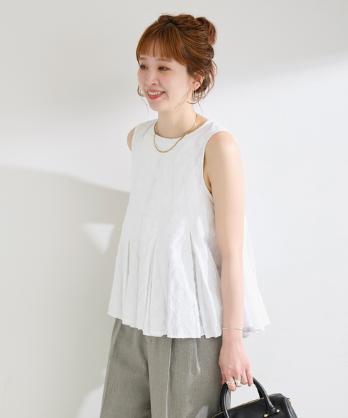 B.C STOCK（ベーセーストック）の「ウォッシャブル / フラワーギャザーノースリーブブラウス（シャツ/ブラウス・レディース・ホワイト/ブラウン/レッド・FREE）」の7枚目の写真