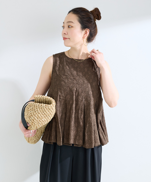 B.C STOCK（ベーセーストック）の「ウォッシャブル / フラワーギャザーノースリーブブラウス（シャツ/ブラウス・レディース・ホワイト/ブラウン/レッド・FREE）」の13枚目の写真