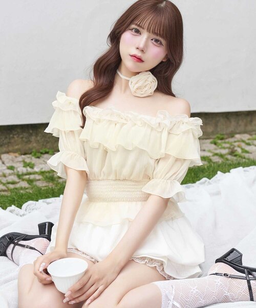 OLIVE des OLIVE（オリーブデオリーブ）の「【Belle Charme】Rose Corsage Frill Blouse（シャツ/ブラウス・レディース・ブラック/ピンク/イエロー/オフホワイト・FREE）」の3枚目の写真
