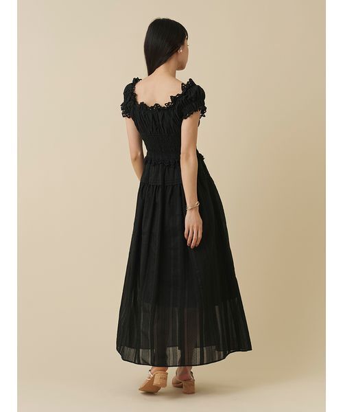 SNIDEL(スナイデル)の「コットンオフショルロングワンピース(ワンピース・レディース・ホワイト/ストライプ/ブラック・0/1)」の6枚目の写真