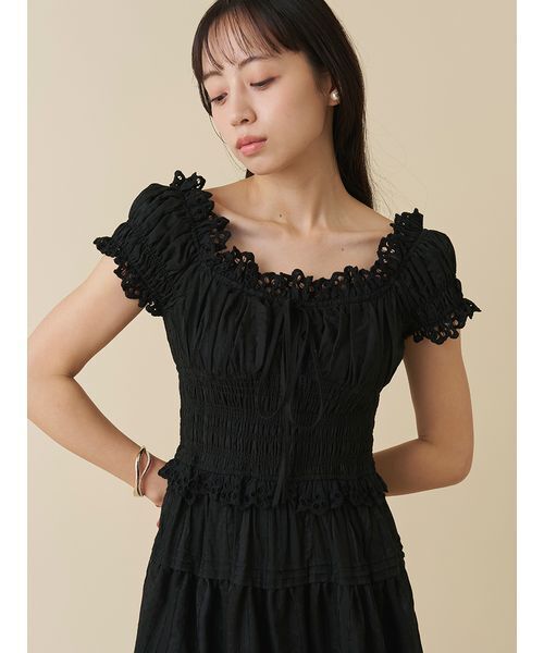SNIDEL(スナイデル)の「コットンオフショルロングワンピース(ワンピース・レディース・ホワイト/ストライプ/ブラック・0/1)」の9枚目の写真