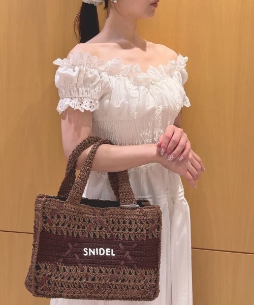 SNIDEL(スナイデル)の「コットンオフショルロングワンピース(ワンピース・レディース・ホワイト/ストライプ/ブラック・0/1)」の19枚目の写真