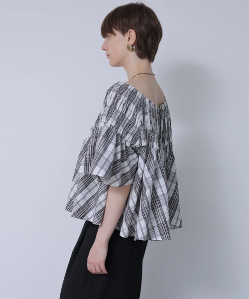 CADUNE(カデュネ)の「シャーリングオフショルチェックブラウス(シャツ/ブラウス・レディース・ホワイト/カーキ・38)」の6枚目の写真